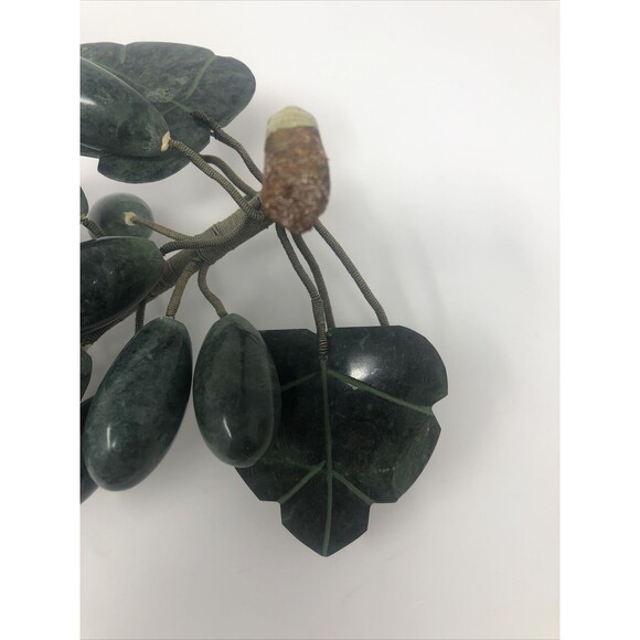 Vintage Chinese Jade Carved Grapes 20th Century - Picture 4 of 11